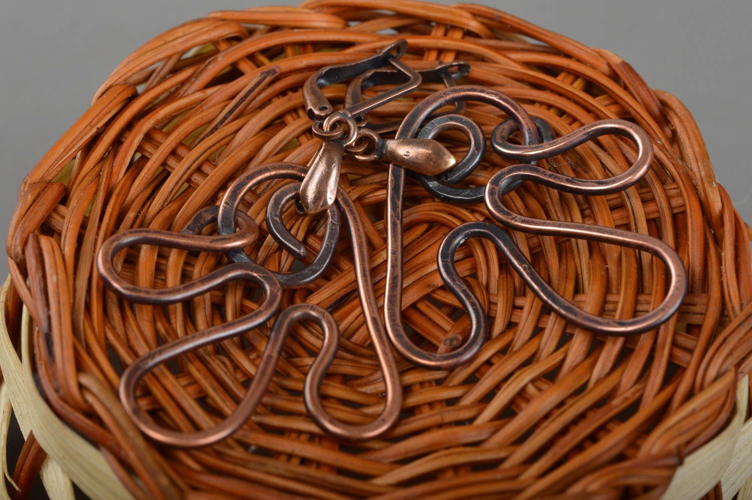 Ungewöhnliche Designer Ohrringe aus Kupfer stilvoll künstlerische Handarbeit foto 4