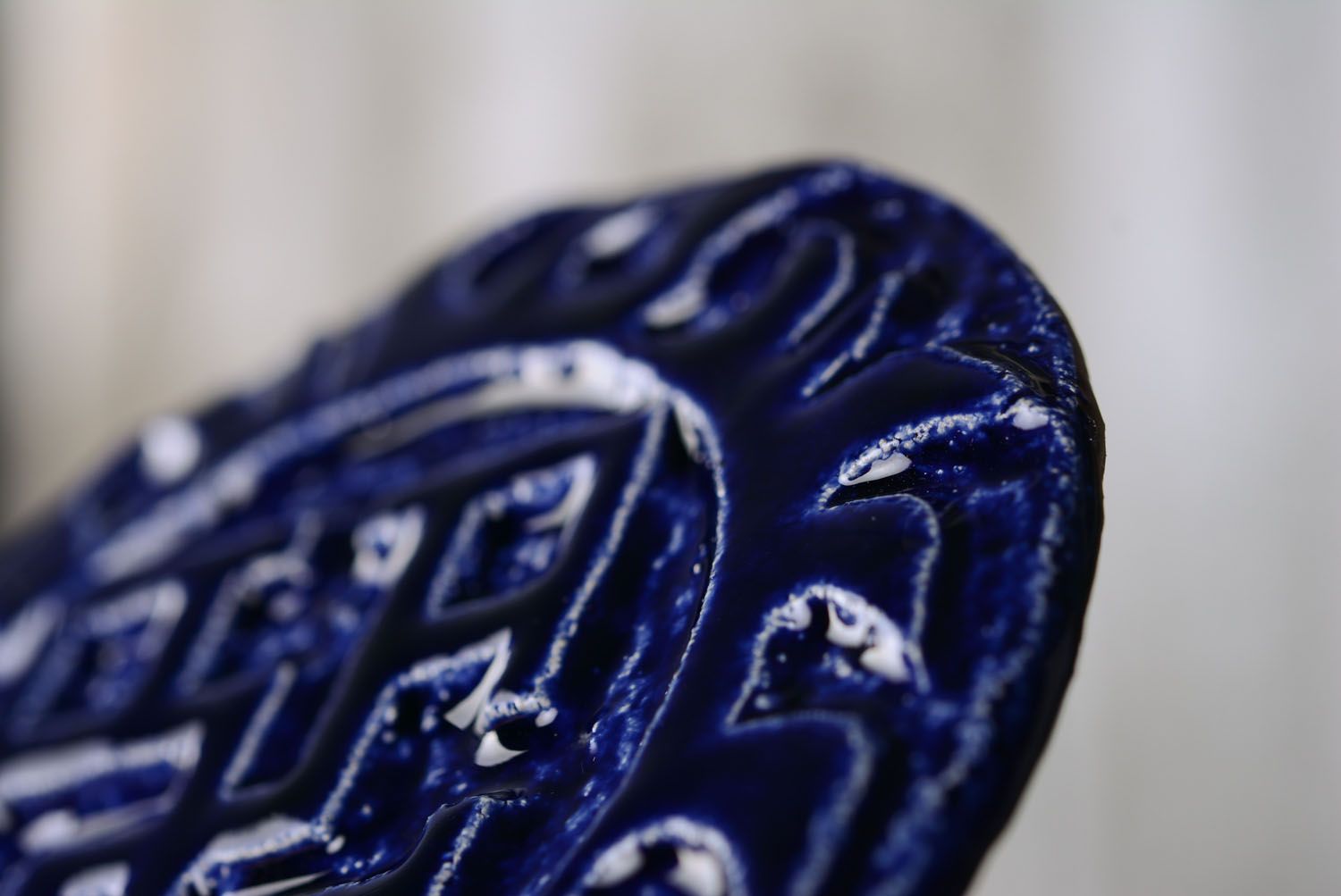 Blauer Wandteller aus Keramik Geistliche Kraft foto 2