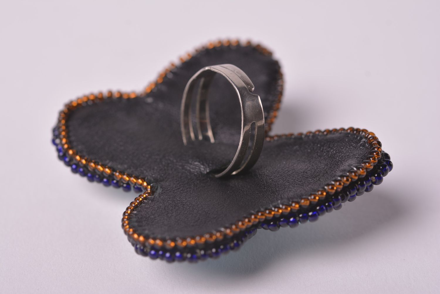 Кольцо ручной работы украшение из бисера красивое кольцо синяя бабочка фото 5