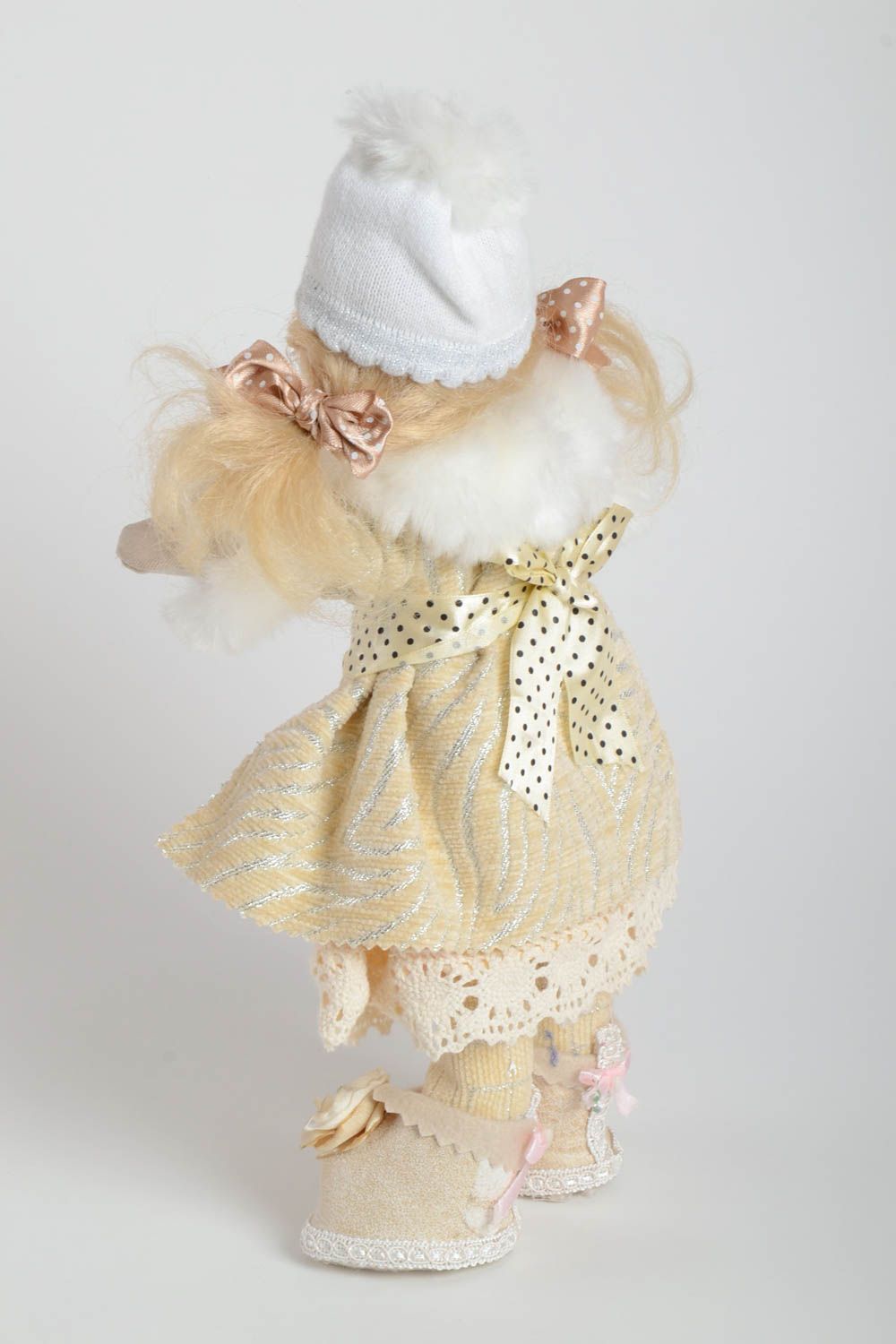 Дизайнерская игрушка из натуральных материалов ручной работы в виде куклы фото 4