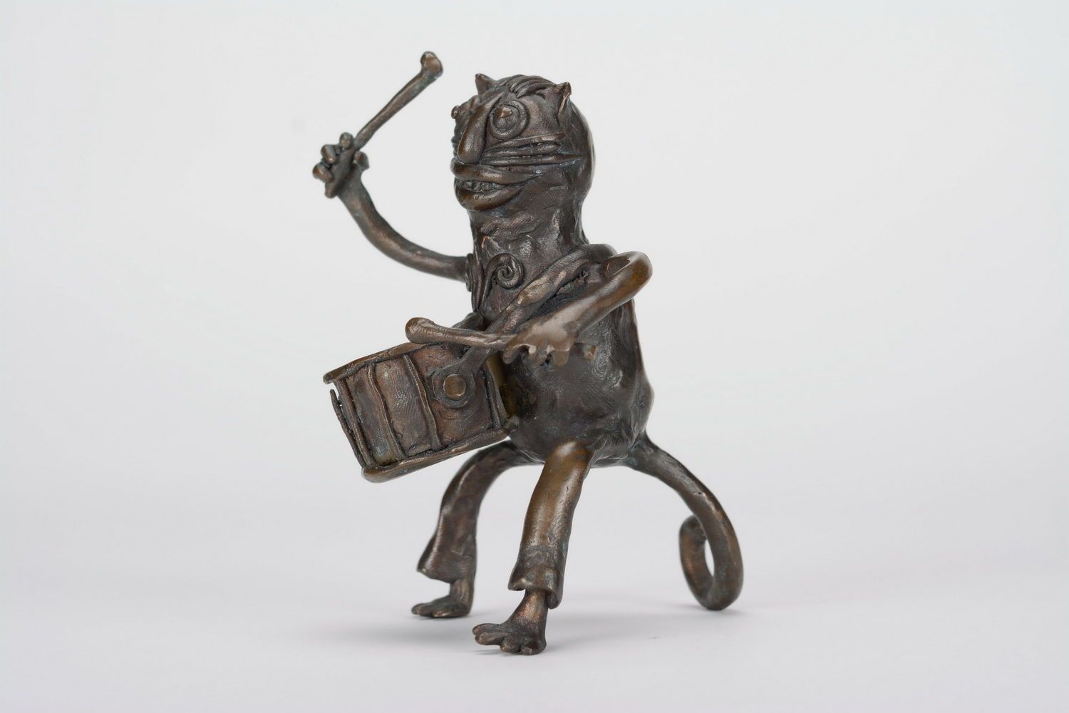 Dekorative Statuette aus Bronze Katze-Trommler foto 4