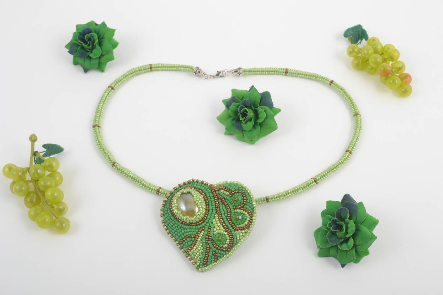 Кулон ручной работы украшение на шею зеленое в виде сердца модная бижутерия фото 1