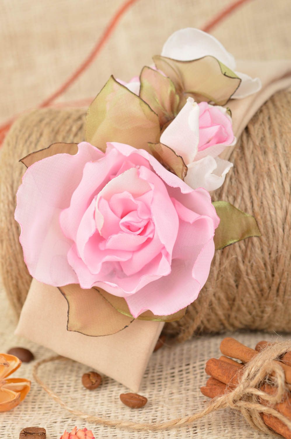 Handgemachter Schmuck Haarband mit Blumen Accessoires für Haare rosa weiß zart foto 1