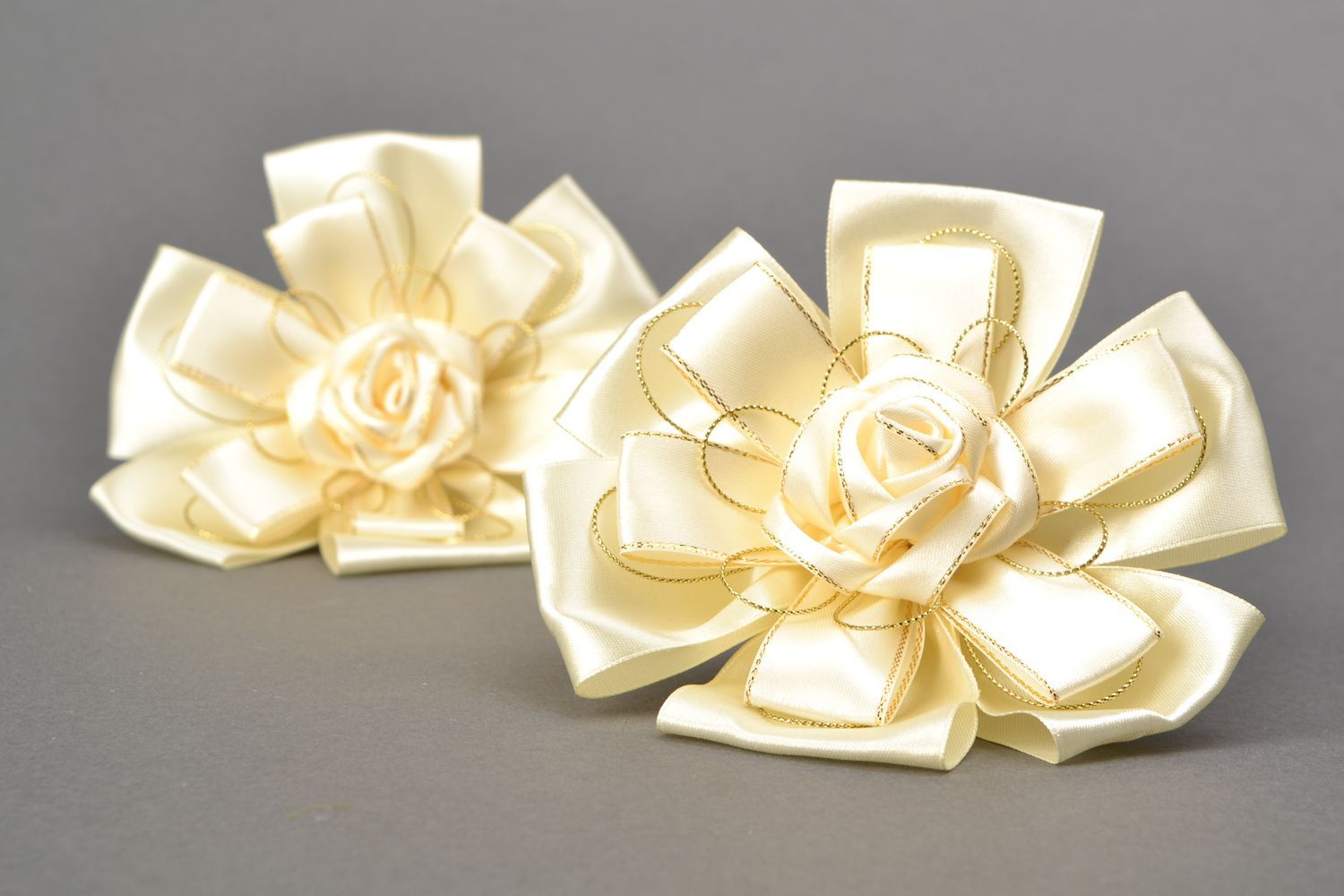 Set of satin ribbon scrunchies in the shape of white roses photo 4