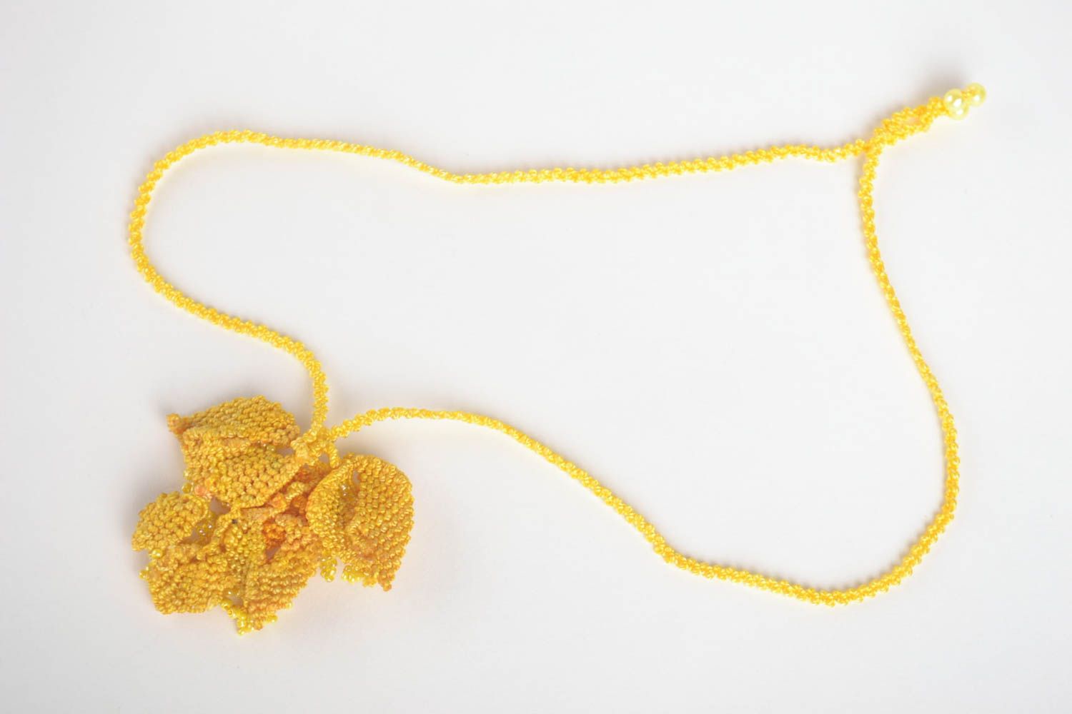 Украшения ручной работы подвеска на шею кулон из бисера макраме анкарс желтый фото 3