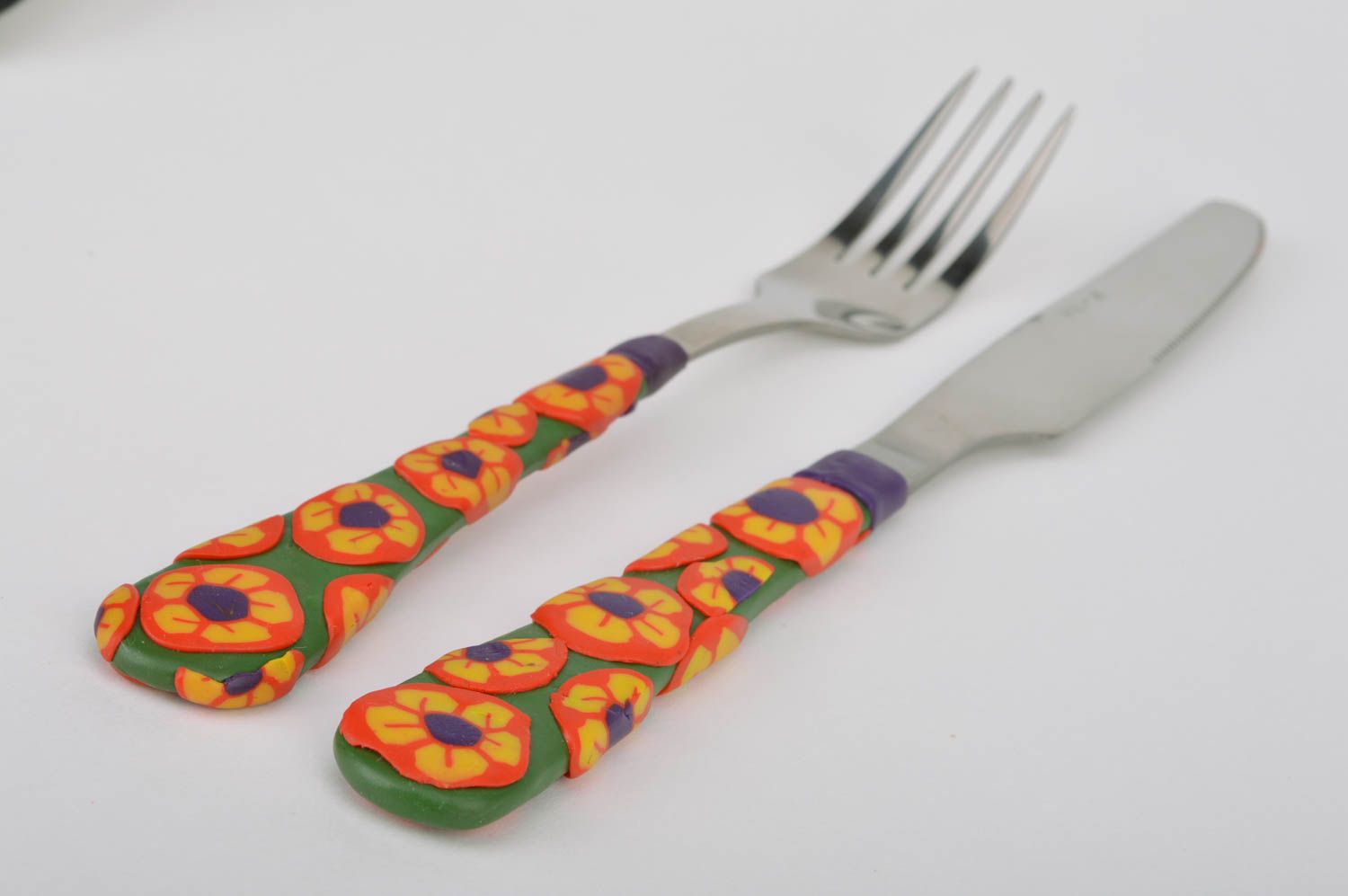 Couteau et fourchette faits main avec anses en pâte polymère ustensiles design photo 2