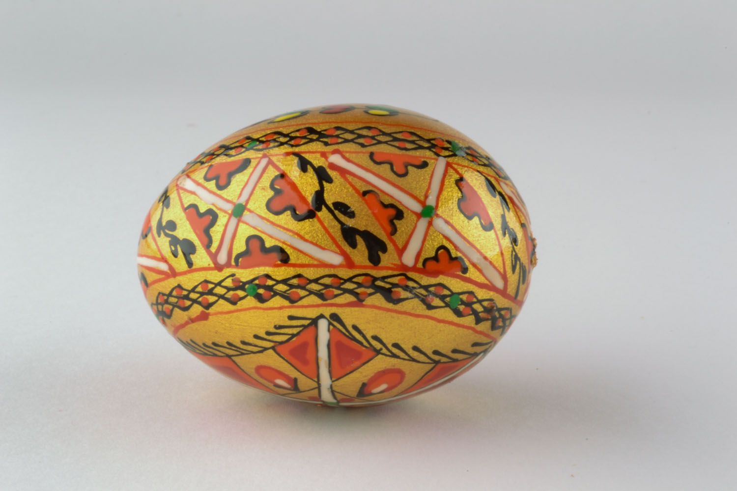 Huevo de Pascua artesanal de madera foto 3