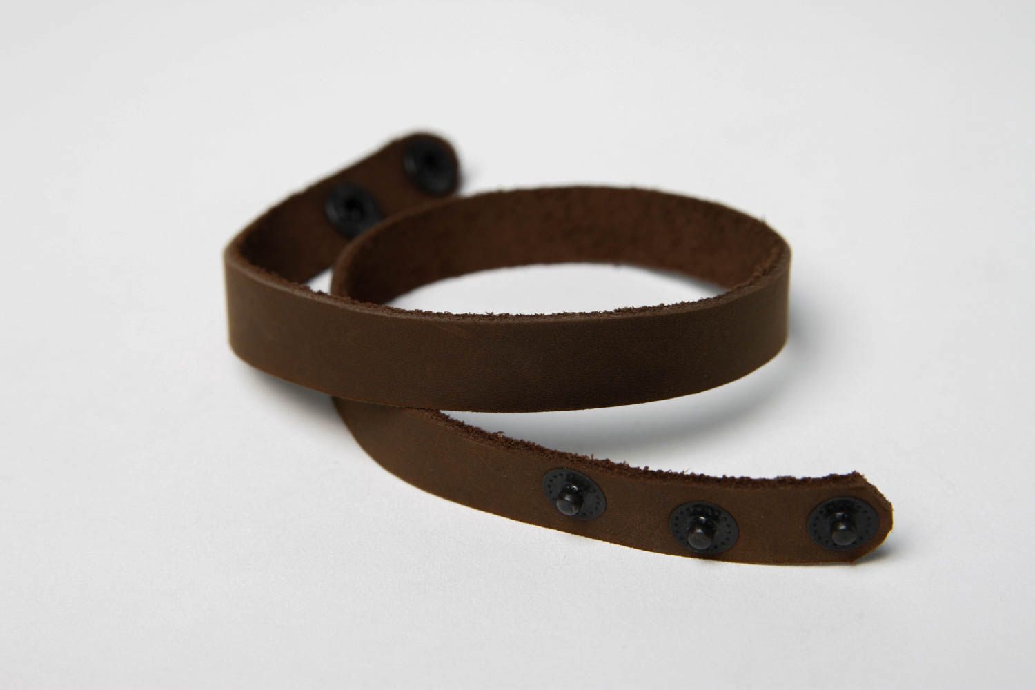 Bracelet cuir fait main Bijou en cuir marron boutons de métal Cadeau original photo 5