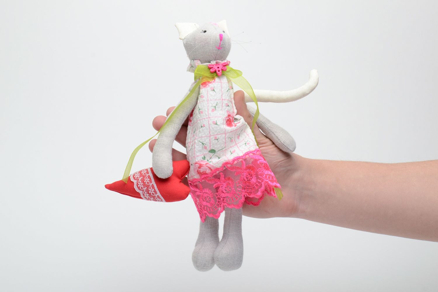 Handgemachte Puppe aus Stoff Katze im Kleid foto 5
