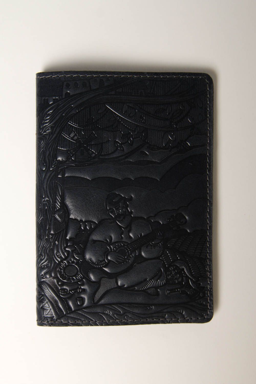 Оригинальный подарок хенд мейд кожаный аксессуар черна обложка на паспорт фото 2