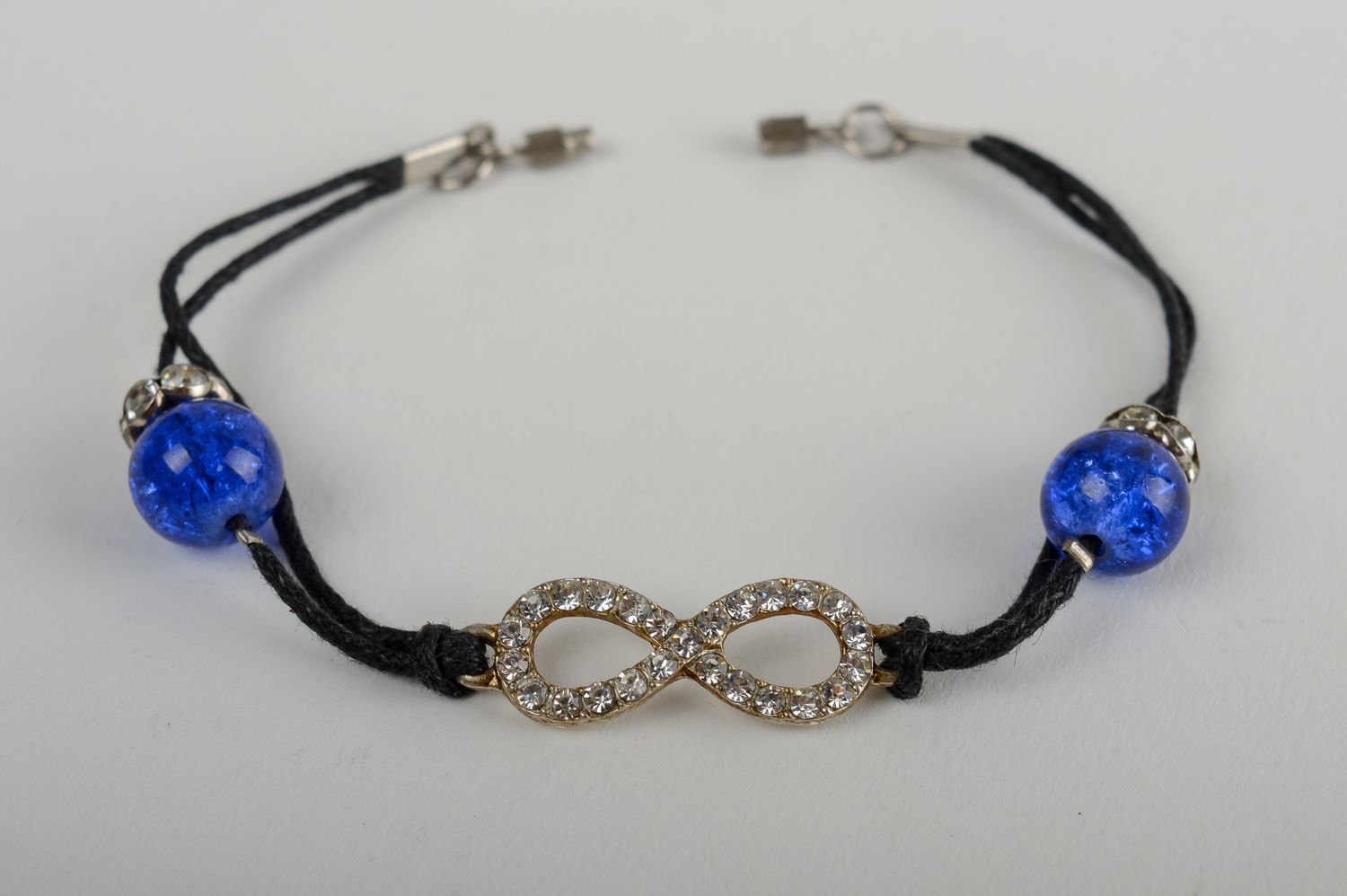 Bracelet noir Bijou fait main lacet perles fantaisie bleues Accessoire femme photo 1