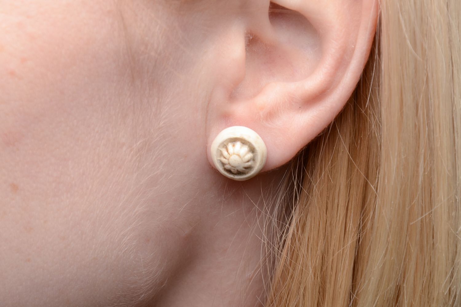 Clay stud earrings with flowers photo 2