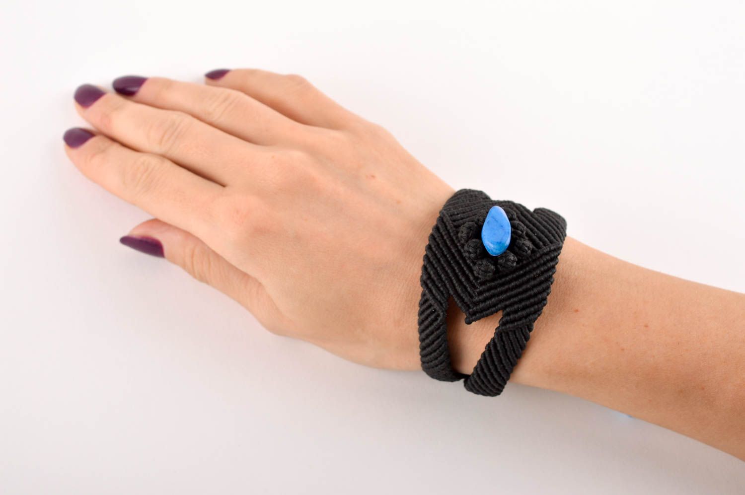 Pulsera de hilos negra hecha a mano bisutería de moda accesorio para mujer  foto 5