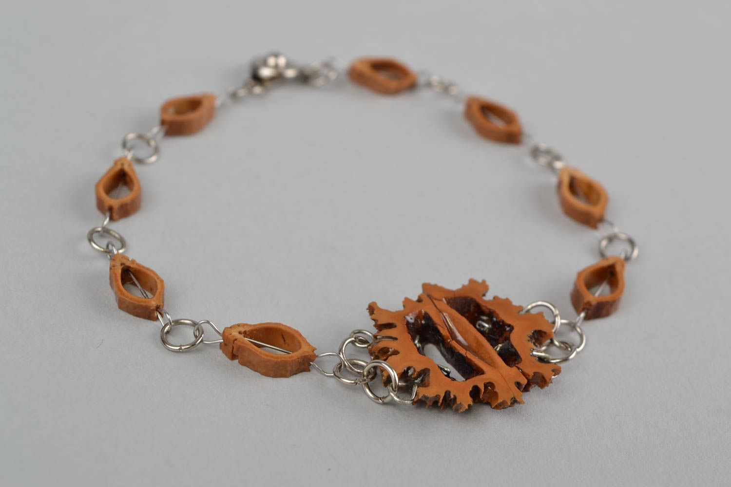 Bracelet original Bijoux fait main en noyaux de fruits Accessoire femme photo 1