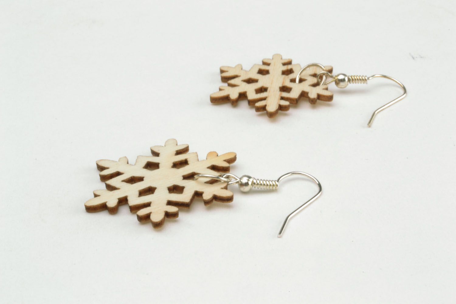 Wooden snowflakes earrings photo 3