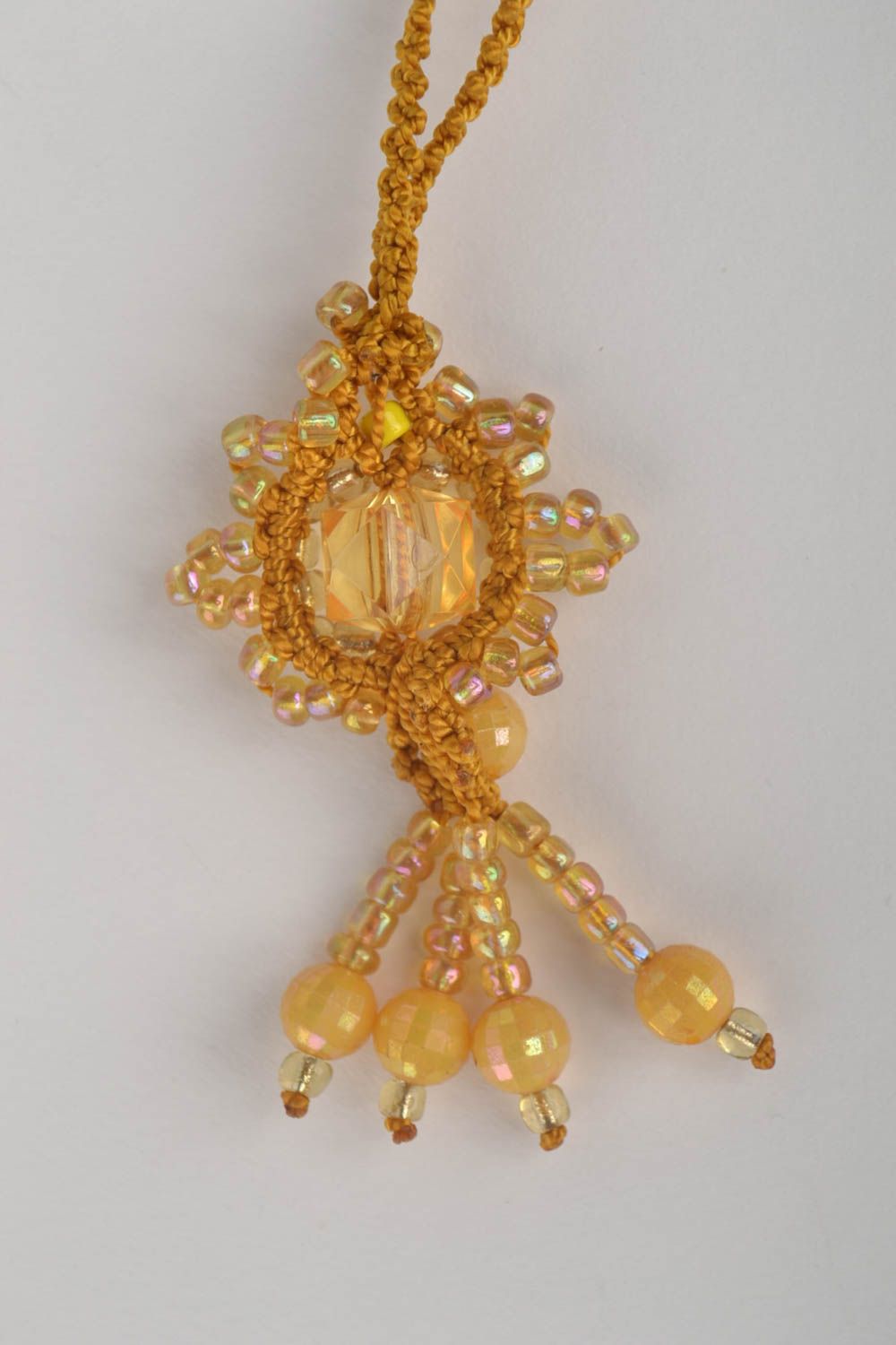 Pendentif jaune Bijoux fait main Accessoire femme avec perles de rocaille photo 2