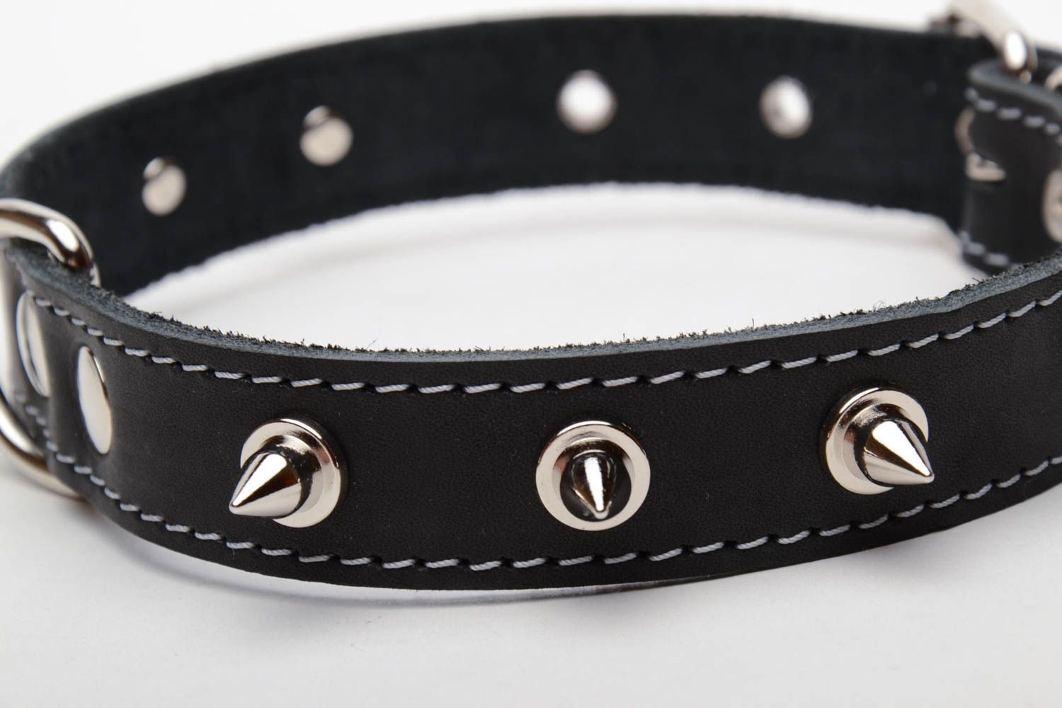 Leather collar with studs photo 3