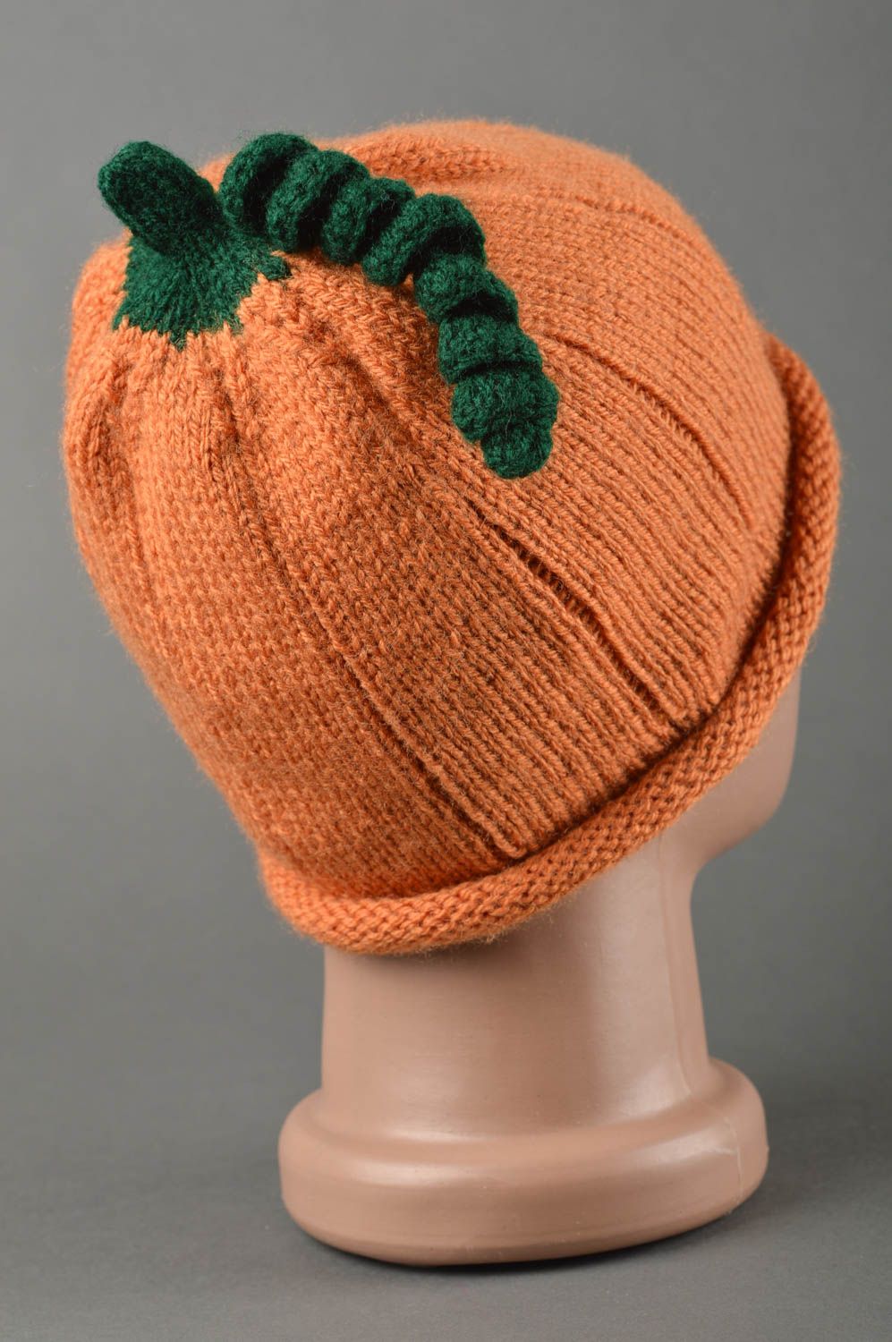 Bonnet au crochet fait main Chapeau tricot citrouille design Vêtement enfant photo 2