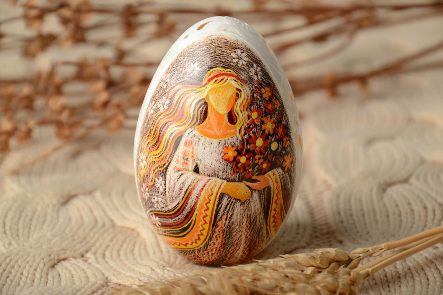 Handmade Easter egg created using carving and etching techniques photo 1