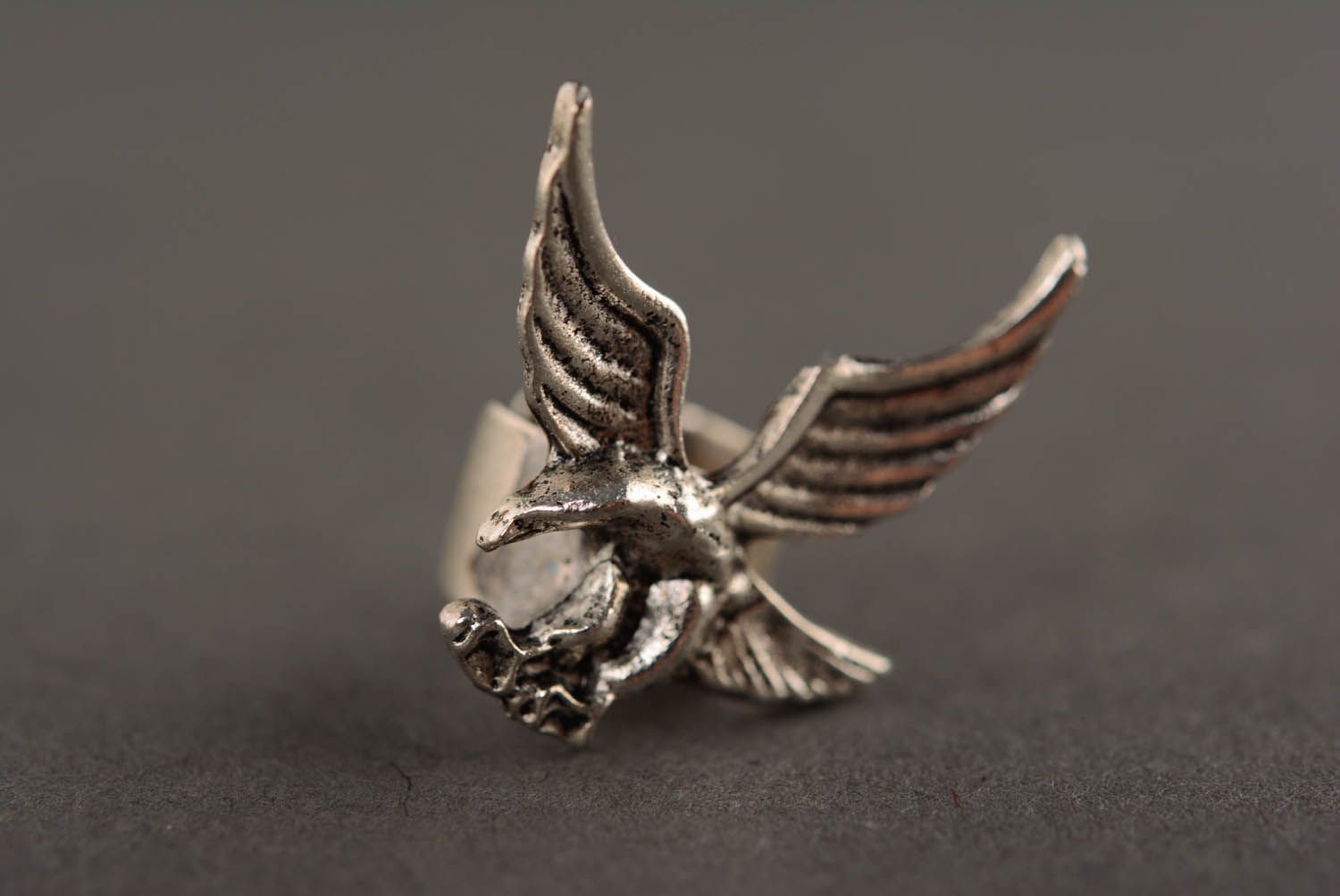 Ear cuff de metal “Águila” foto 2
