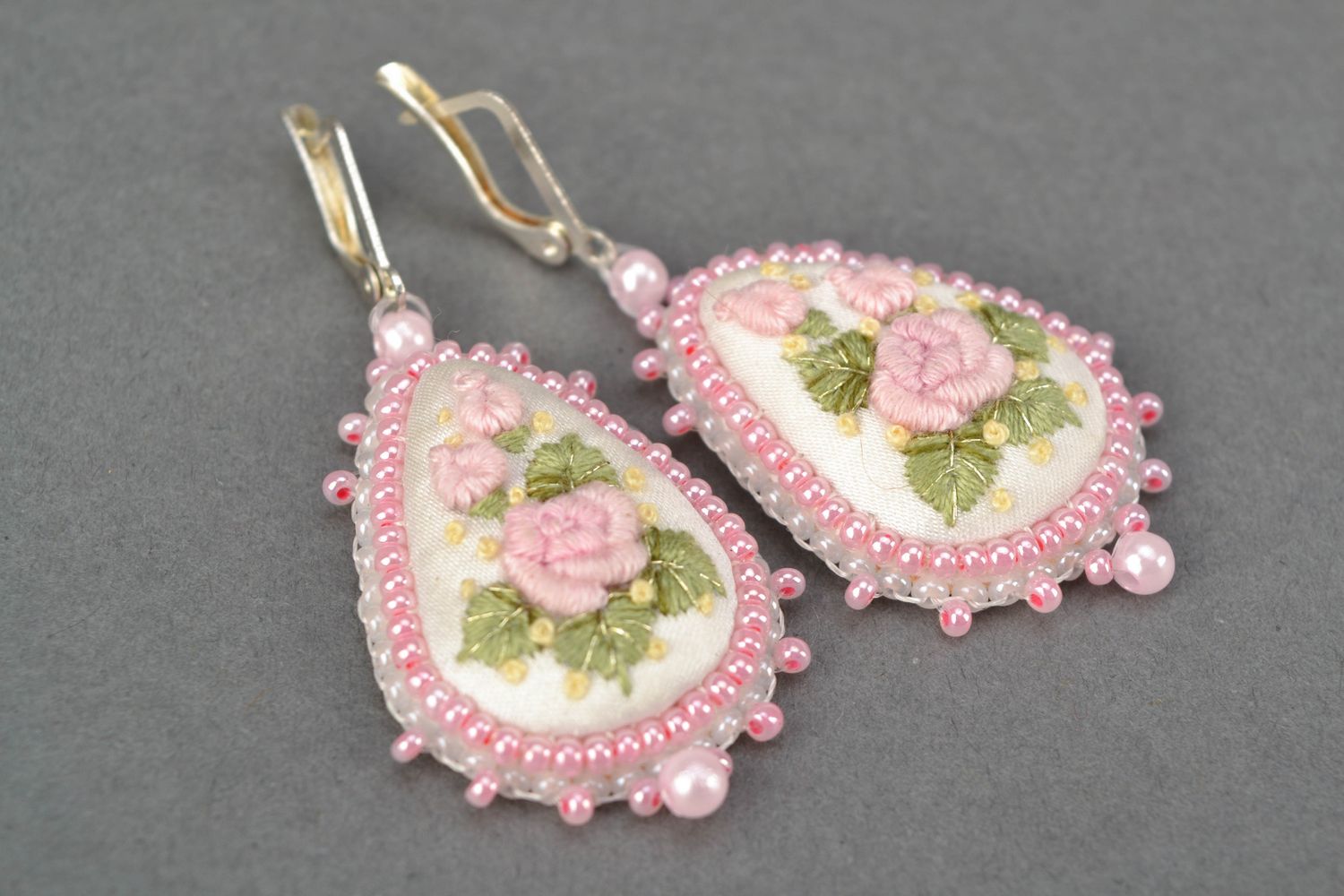 Satin stitch embroidered teardrop earrings photo 4