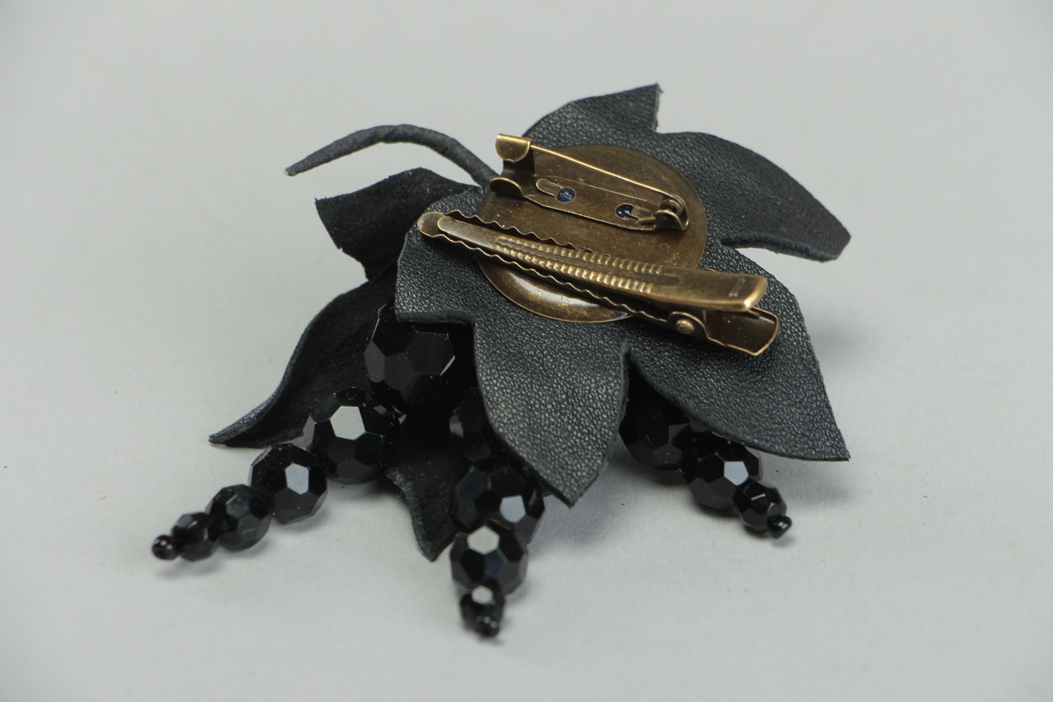 Handmade genuine leather flower brooch with beads photo 3