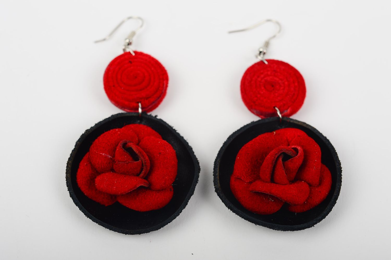 Handmade rote Blumen Ohrringe Designer Schmuck Accessoire für Frauen aus Leder foto 1