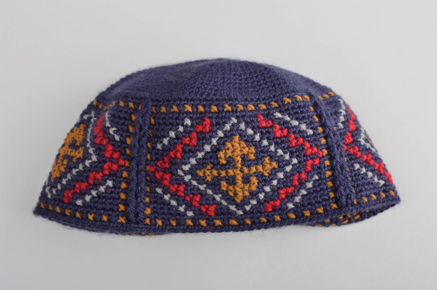 Вязаная шапка ручной работы мужская шапка красивая зимняя шапка фиолетовая фото 5