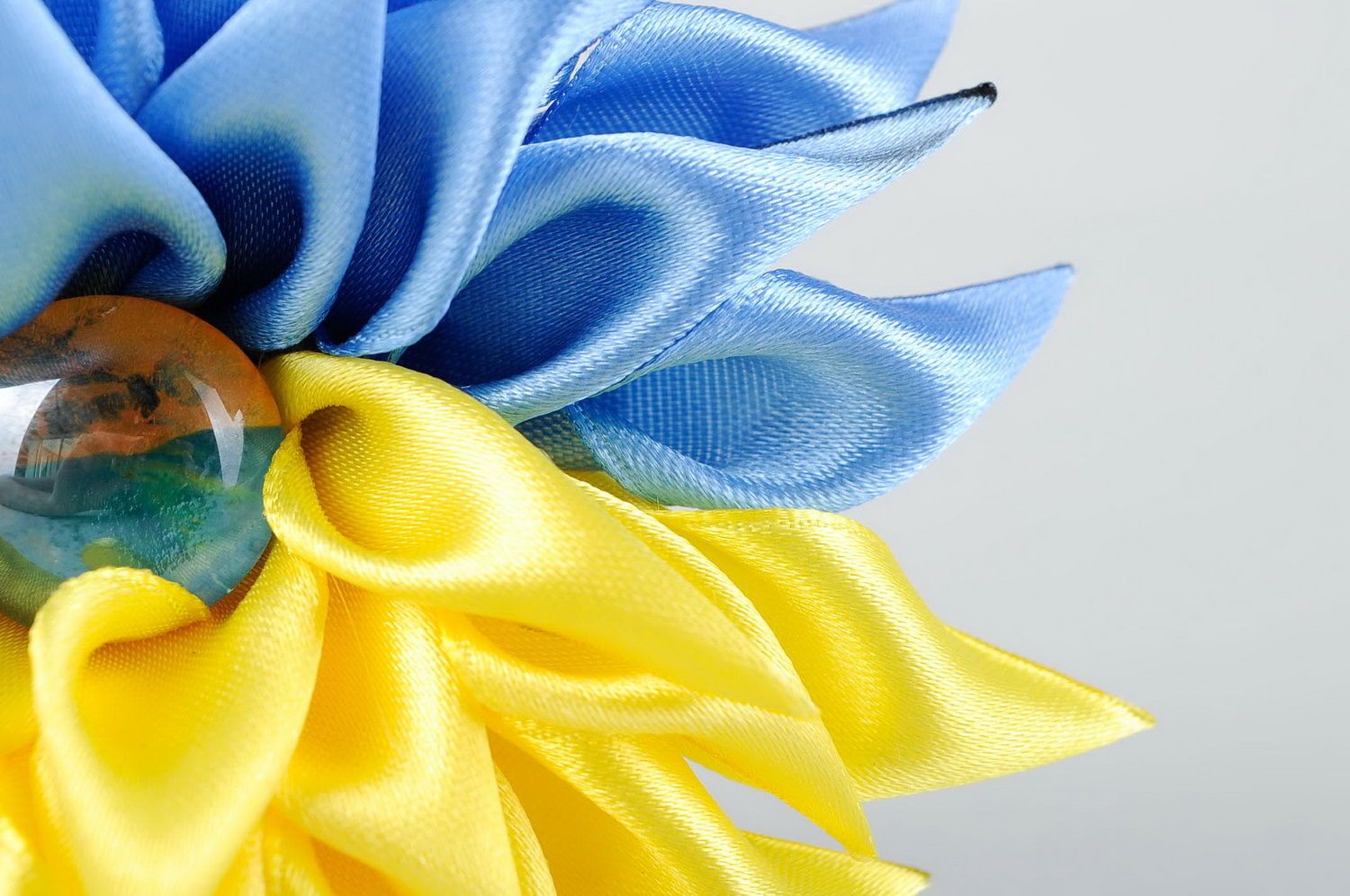 Цветок из ткани желто-голубой фото 5