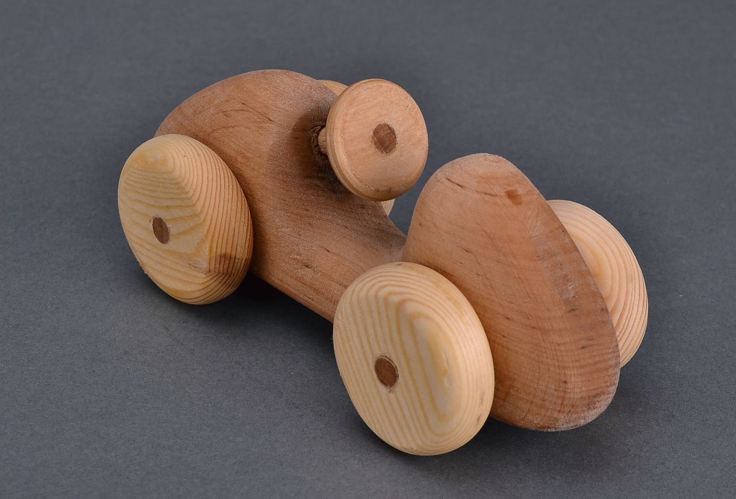 Spielzeug aus Holz Rennauto foto 3