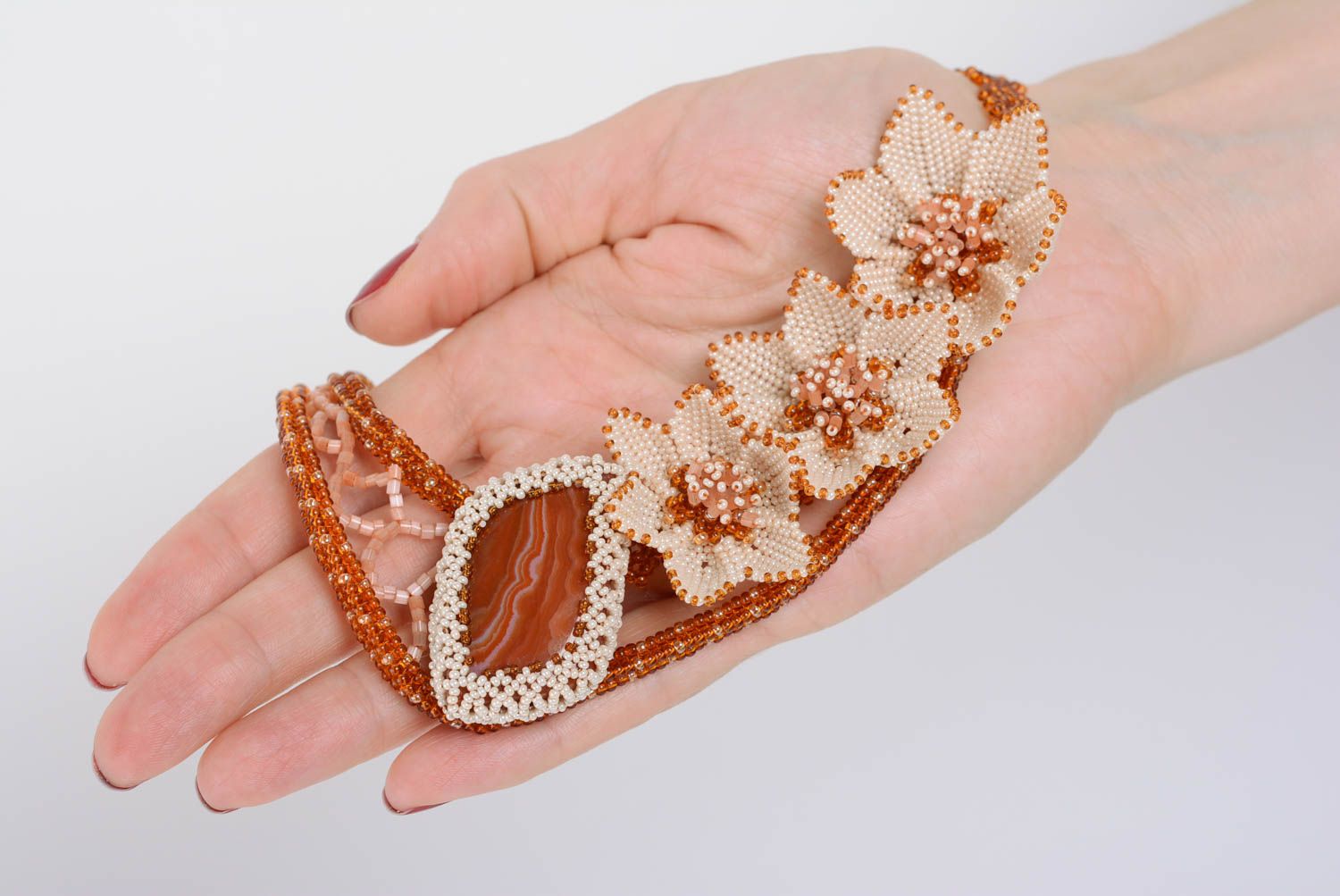 Beige Collier handmade aus Glasperlen mit echtem Stein Achat stilvoll für Frauen foto 4
