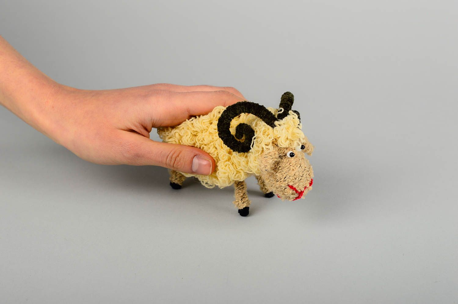 Игрушка ручной работы игрушка животное на каркасе игрушка из ниток барашек фото 2