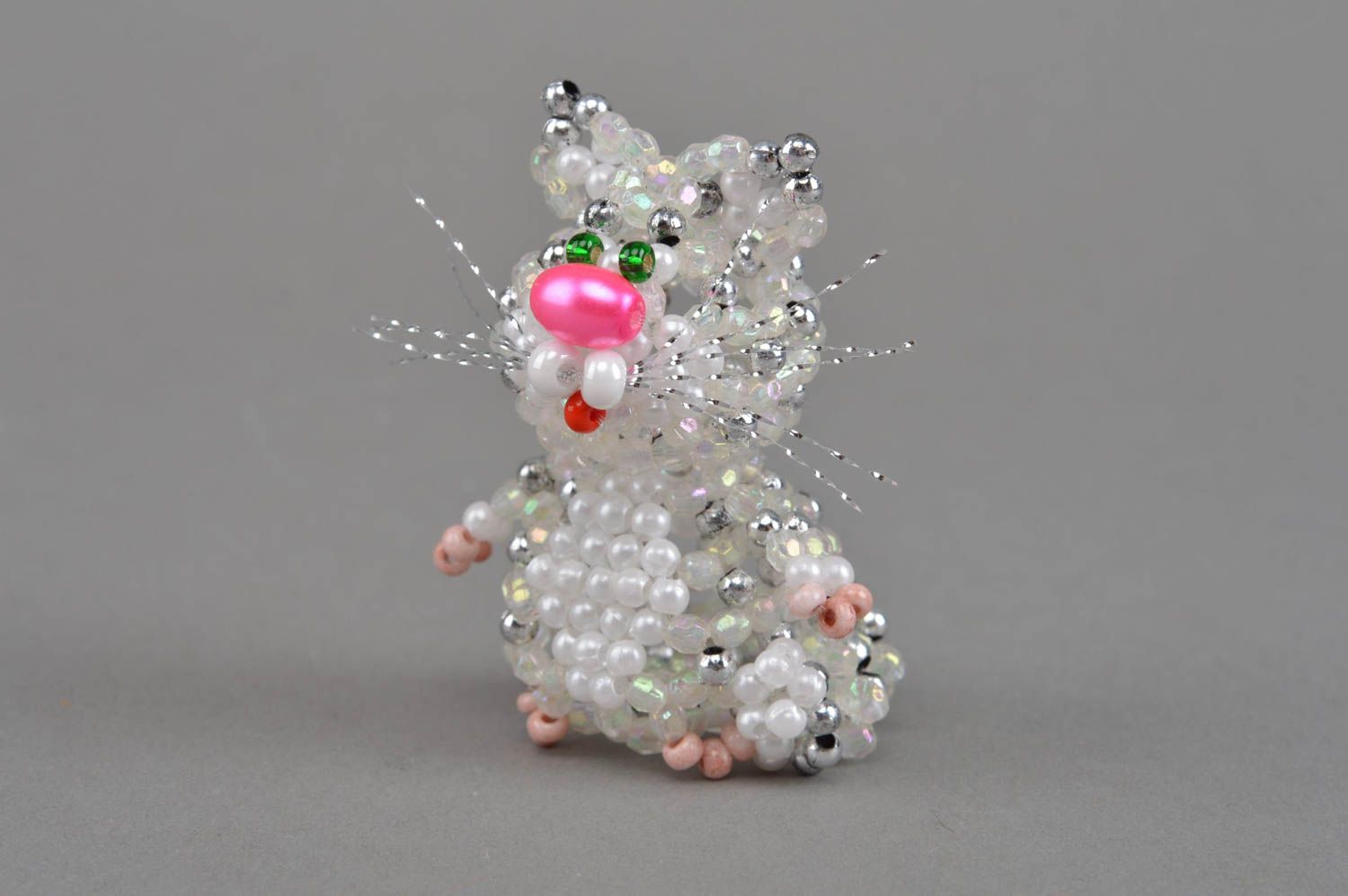 Handmade small collectible beaded figurine of white cat table decoration photo 2