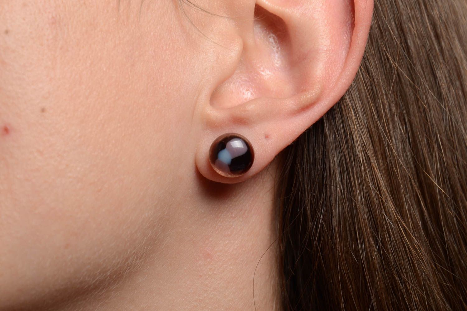 Boucles d'oreilles clous marron faites main petites rondes insolites accessoire photo 2