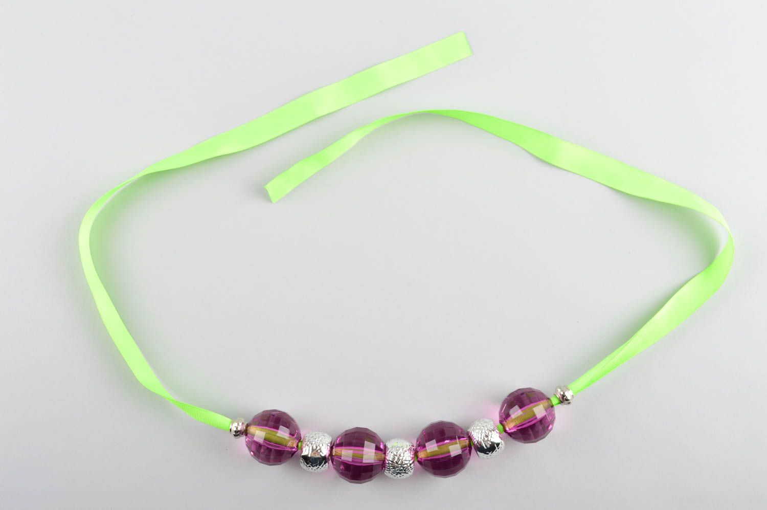 Collar artesanal con cuentas lilas de vidrio accesorio para mujer bisutería fina foto 5
