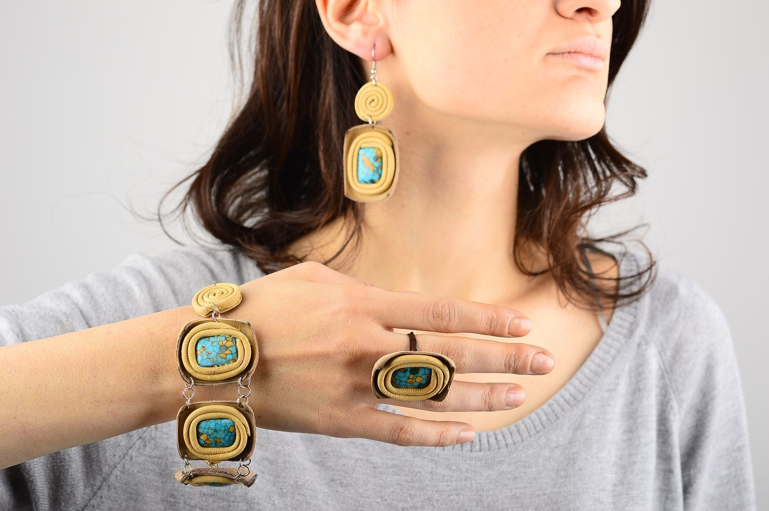 Handmade Damen Schmuck Set breites Lederarmband feiner Ring Ohrringe für Damen foto 1