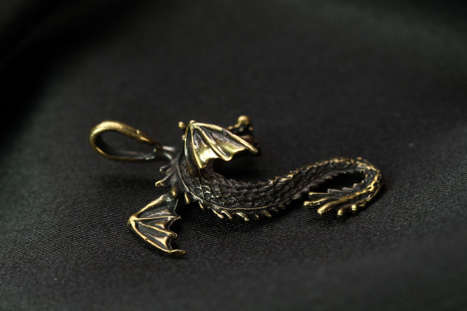 Bronze pendant in the shape of a dragon photo 2