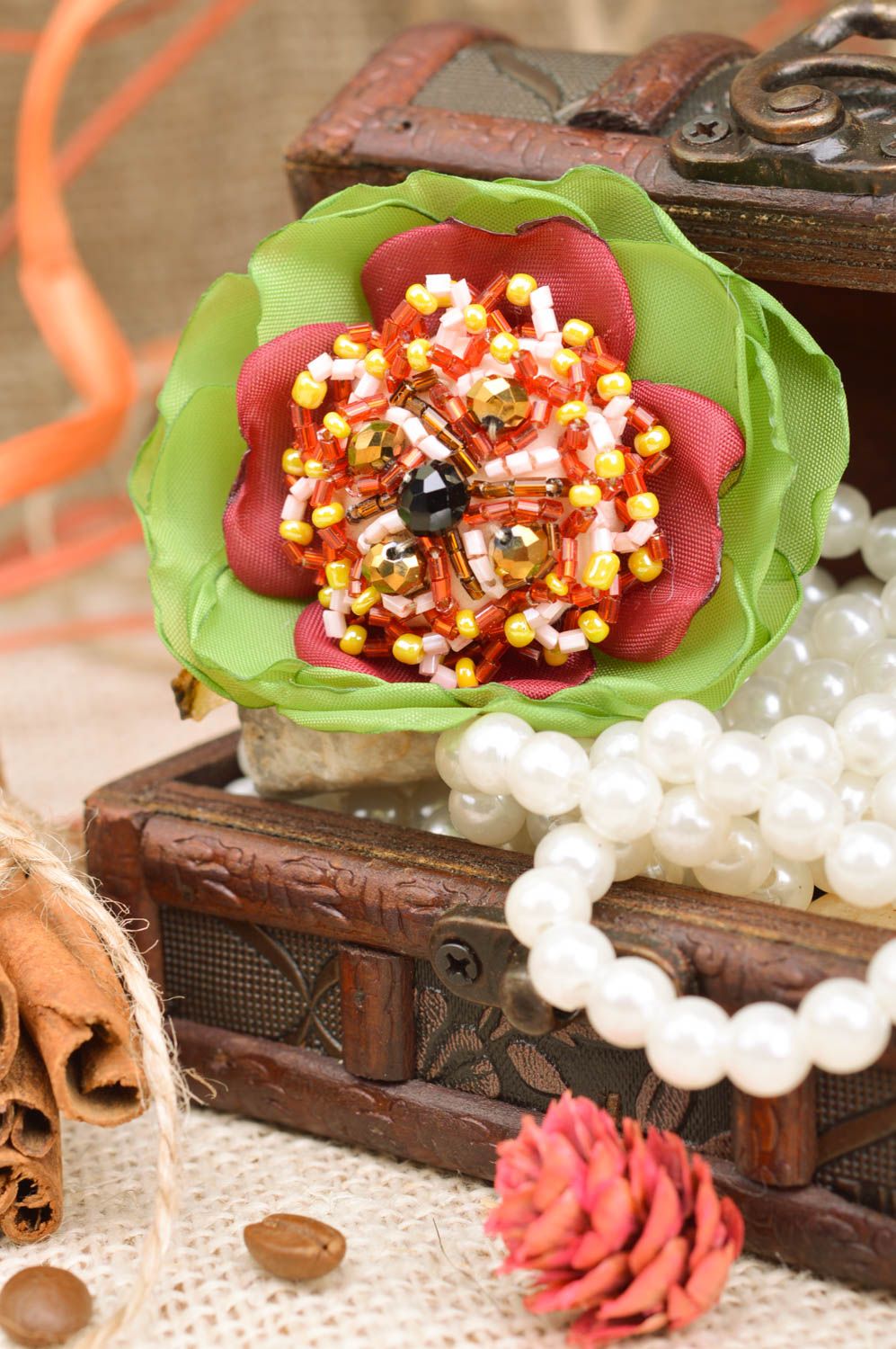 Broche-barrette faite main en tissu avec perles de rocaille anis et bordeaux photo 1
