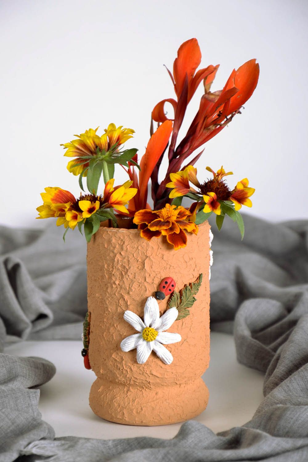 Small handmade clay terracotta vase for girl's desk décor 0,7 lb photo 1