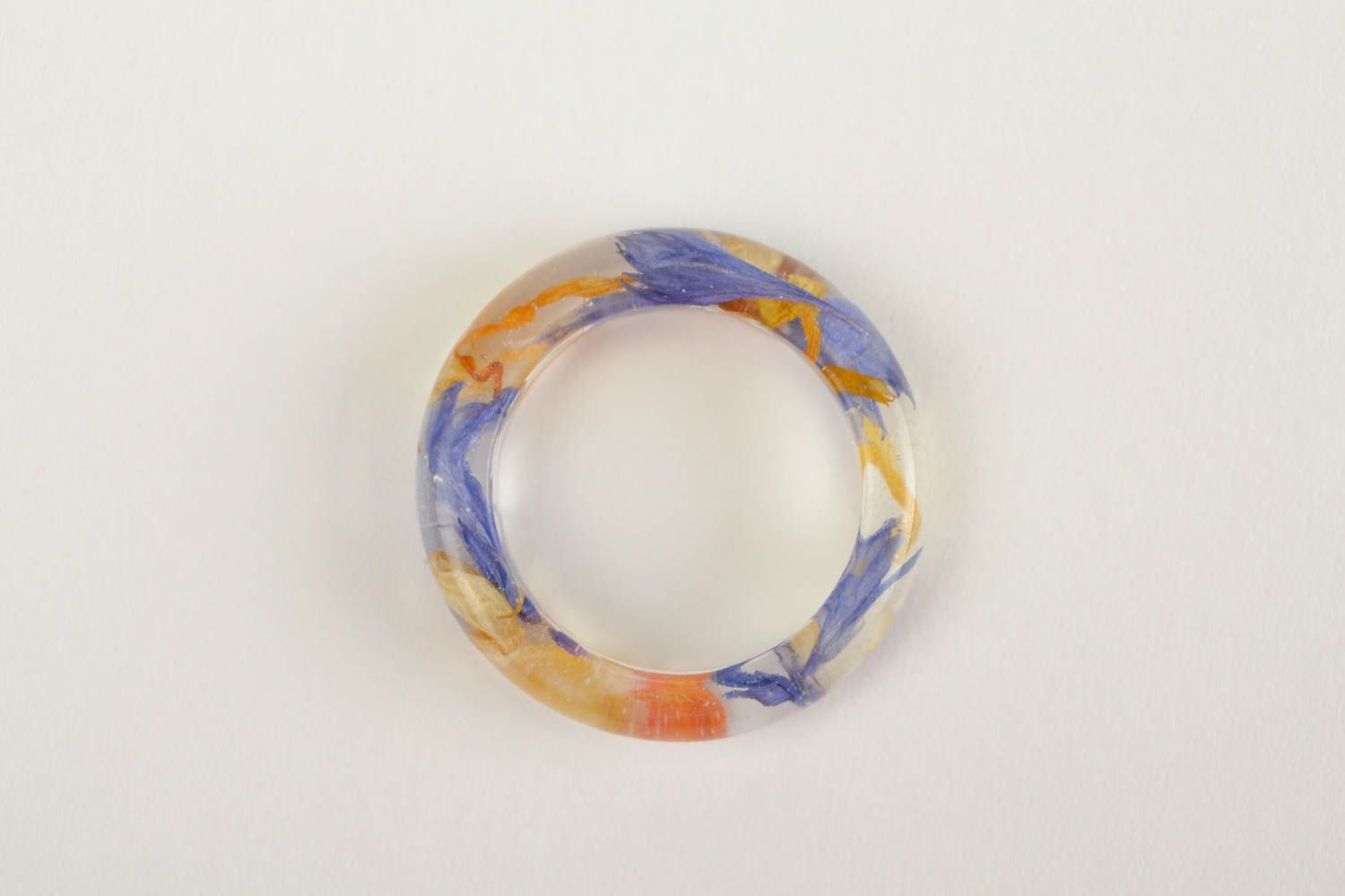 Кольцо ручной работы кольцо из эпоксидной смолы кольцо с цветами нежное фото 5