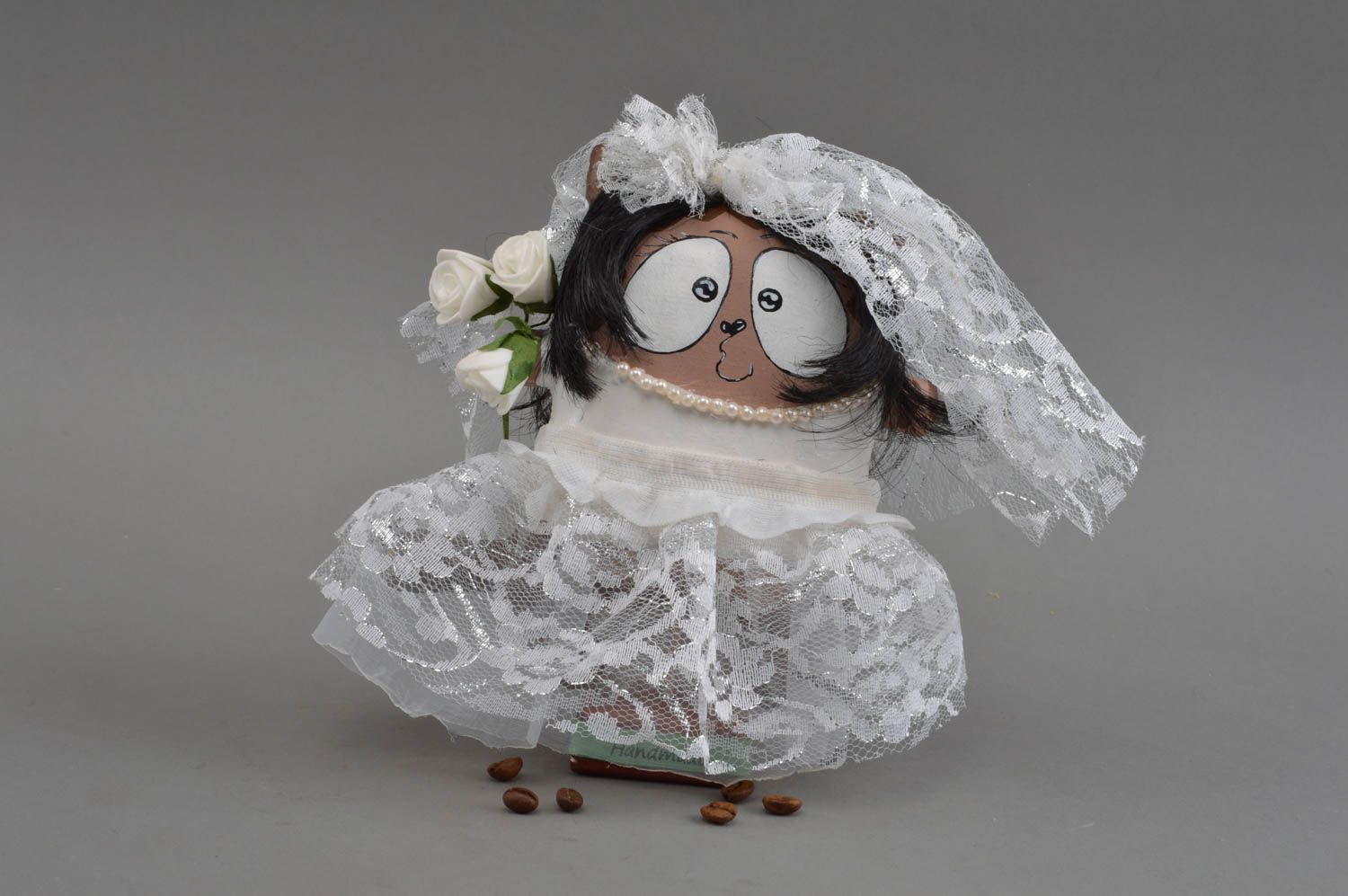 Künstlerisches Kuscheltier aus Stoff mit Untersatz bemalt Braut handgefertigt foto 1