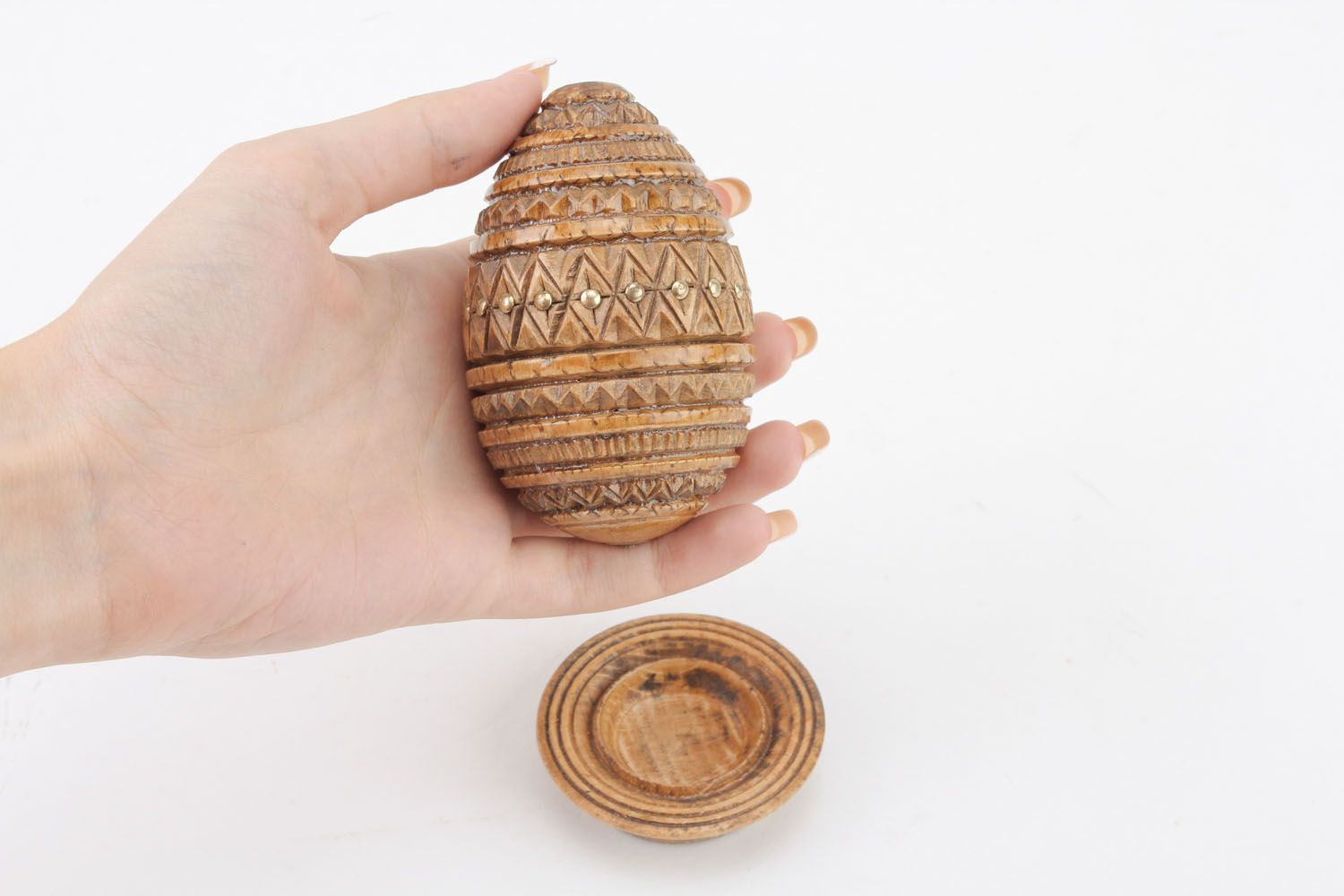 Ovo de madeira esculpido foto 4