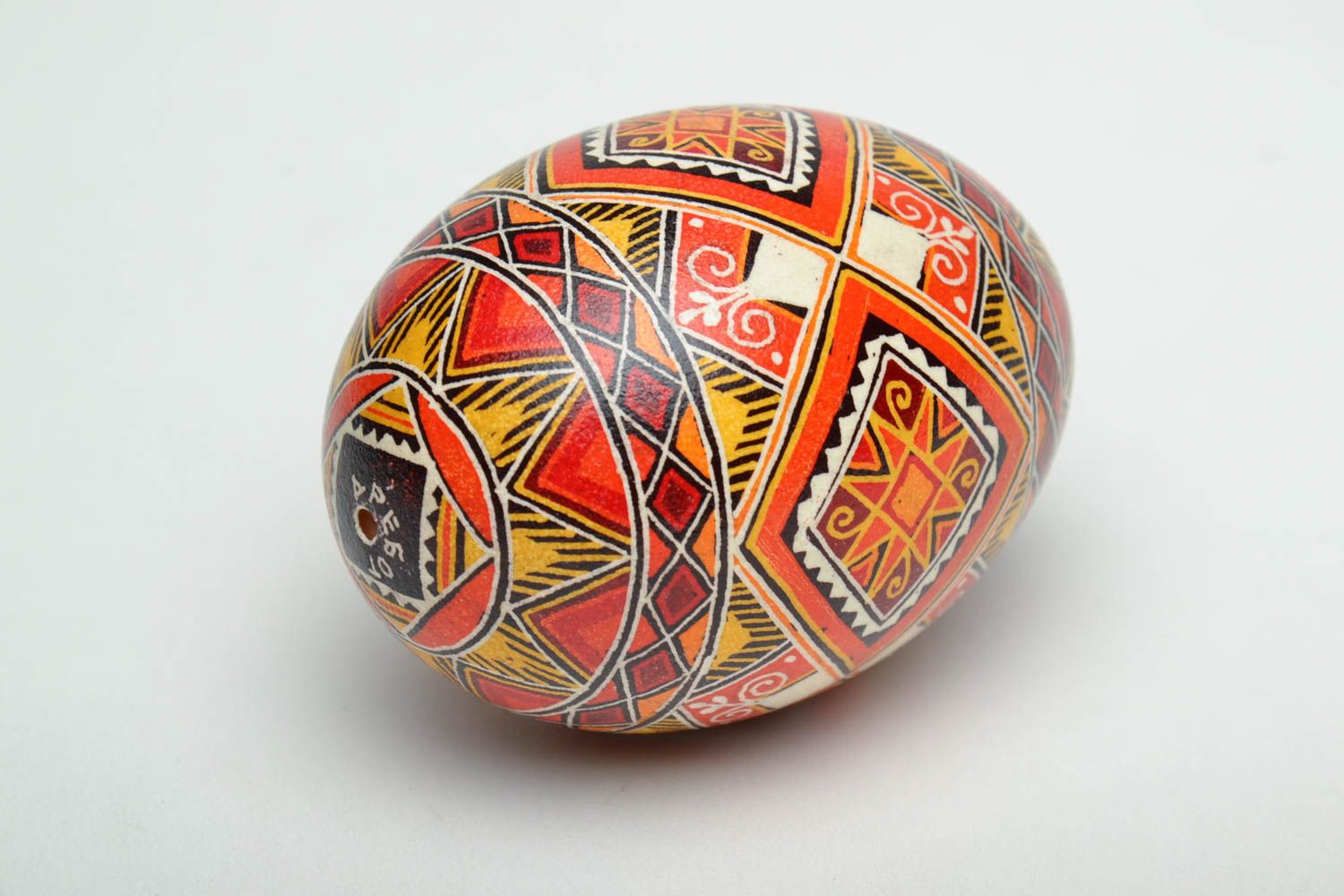Décoration œuf de Pâques peint d'oie fait main style ethnique avec ornements photo 3