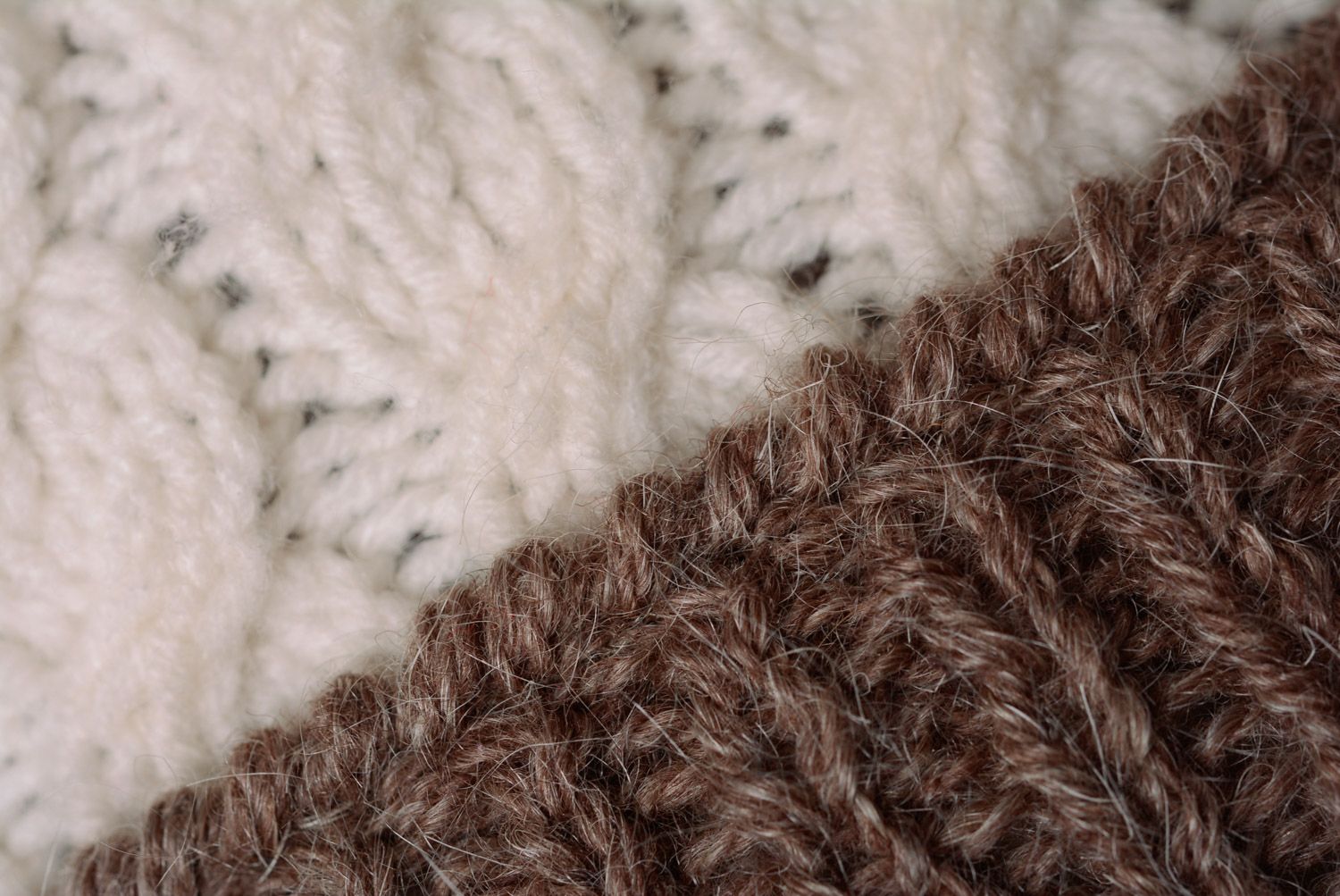 Winterset für Damen Mütze Fausthandschuhe handgestrickt aus Wolle und Acryl schön foto 4