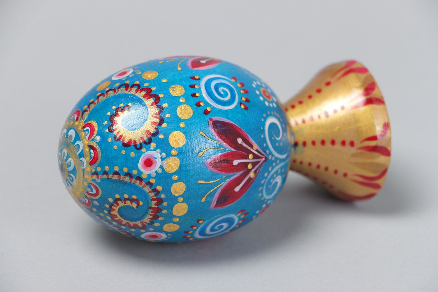 Handmade varnished painted wooden Easter egg with holder Lace photo 3