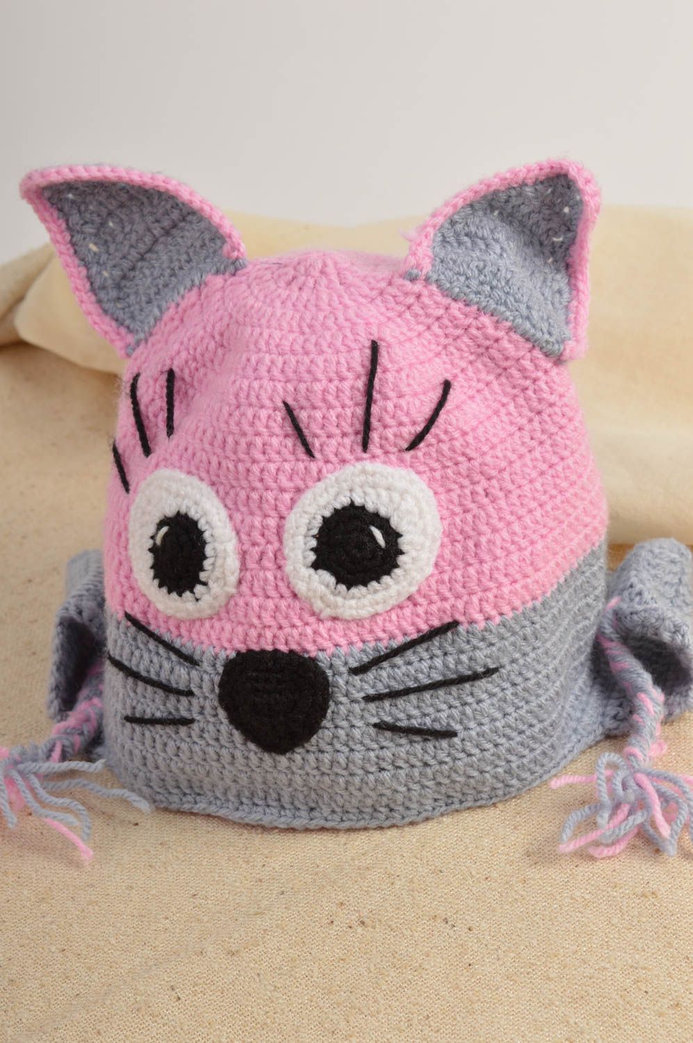 Handgefertigt gehäkelte Kindermütze modisches Accessoire Mütze Katze rosa grau foto 1