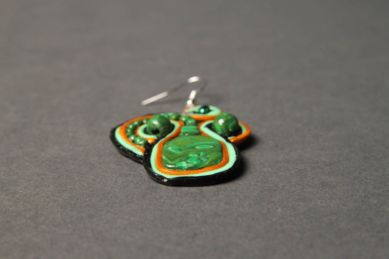Модные серьги украшение ручной работы серьги из полимерной глины зеленые фото 4