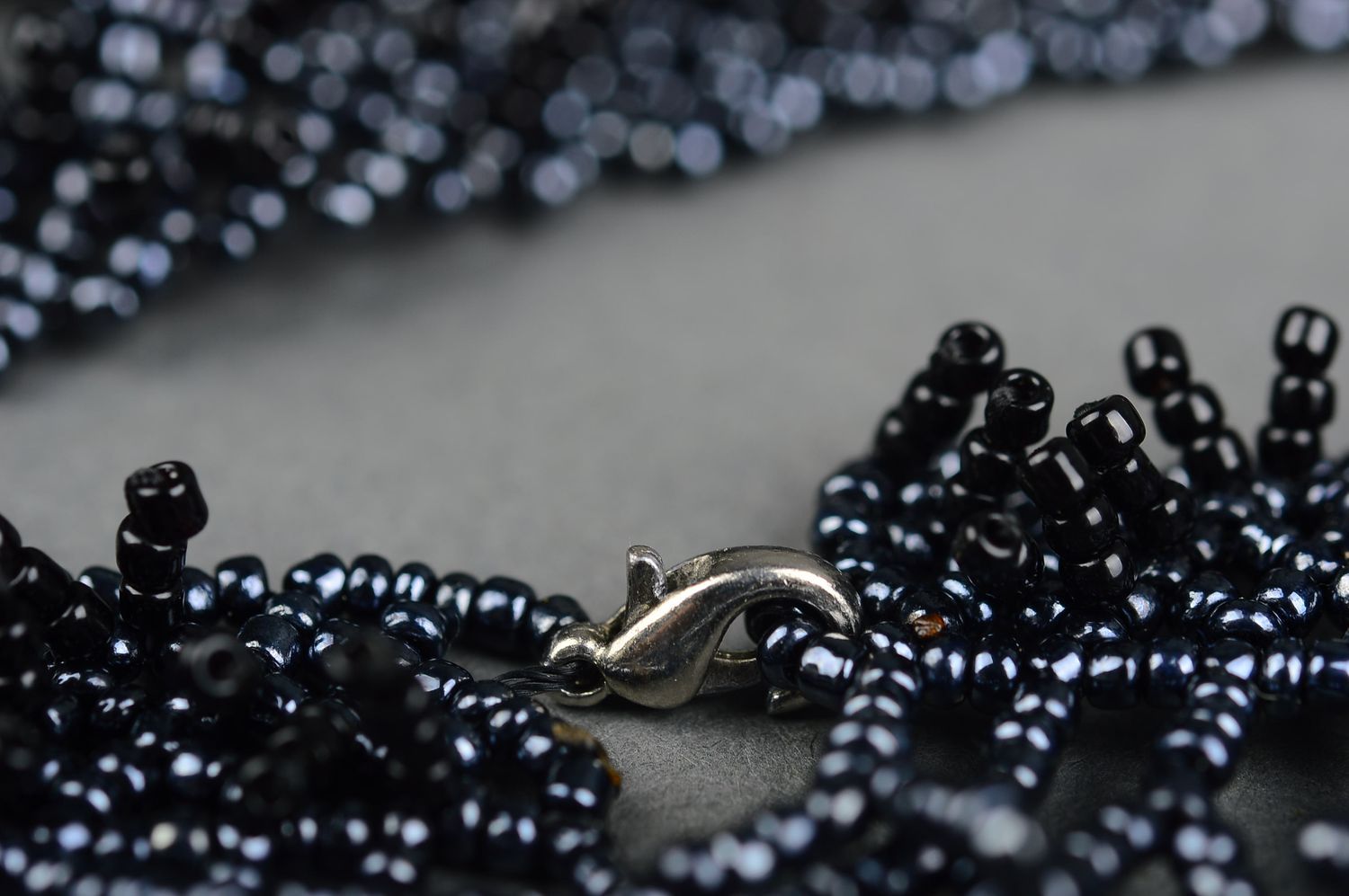 Колье из бисера украшение ручной работы ожерелье из бисера черное красивое фото 5