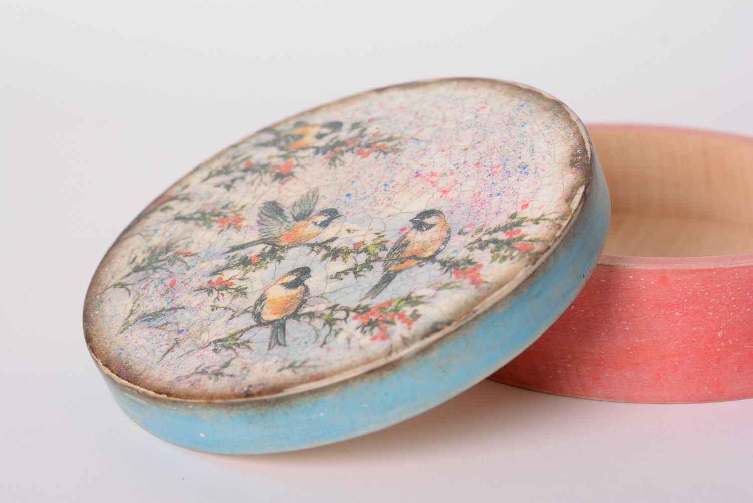 Handmade round wooden jewelry box decorated with decoupage photo 2