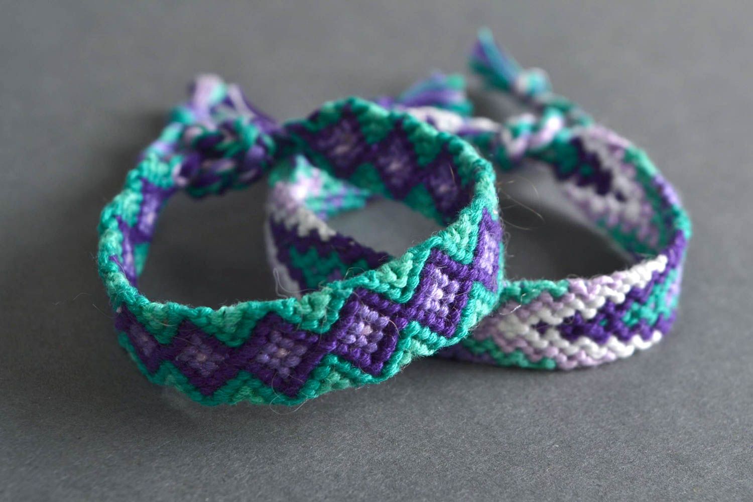 Bracelets textiles originaux faits main tressés de couleurs bleues 2 pièces photo 1